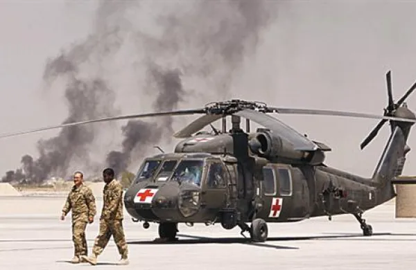 Ameriški helikopter in dim požigov v Kandaharju 