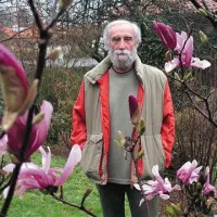 Josip Osti na svojem tomajskem vrtu 