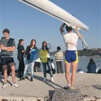 “Dajmo Tjaša (Vezovnik, op. a.) in Kanduč” sta z napisom spodbujali navijačici Nautilusovih veslačev