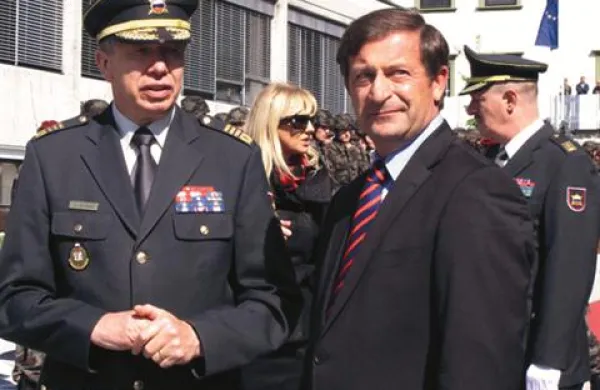 Ljubljansko okrajno sodišče je danes razsodilo, da Albin Gutman in Karl Erjavec nista kriva nevestnega dela v službi.   