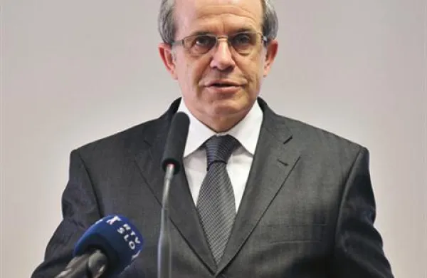 Minister Ivan Svetlik je na današnji novinarski konferenci pojasnjeval nekatere netočnosti in trditve, ki so se pojavile v zvezi s zakonom o malem delu.  