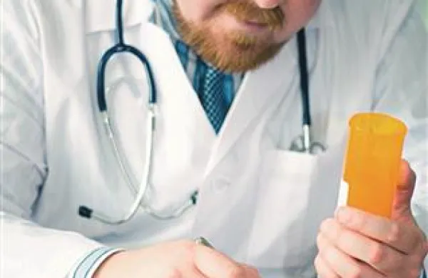 Nekateri zdravniki zaradi slabega poznavanja učinkov antibiotike prepogosto predpisujejo 