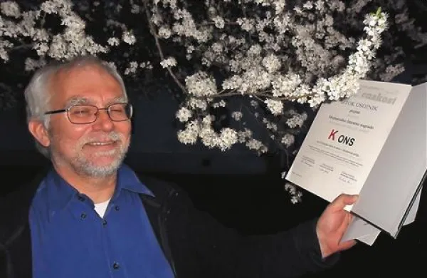 Pesnik Iztok Osojnik je prvi dobitnik nagrade kons  