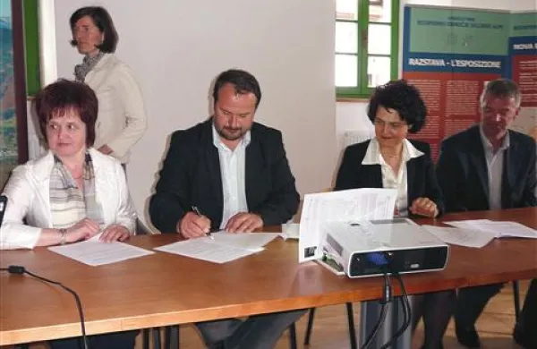 Podpis pogodbe je oživel Zeleno hišo z različnimi vsebinami.
