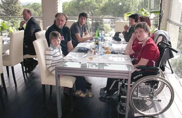 Spominčice so na prireditvi v restavraciji Tomi razveselile ajdovsko družino Jaklič.