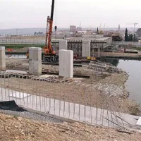 Odkar  je SCT prekinil obnovo semedelskega  mostu,  napredujejo predvsem posegi na opažih.