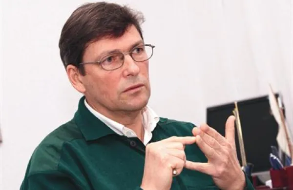 Igor Kolenc zahteva od Stavbenika, da popravi izračune za najem izolskih poslovnih prostorov.