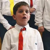  Mali pevci iz Deškega pevskega zbora Osnovne šole Koper so se predstavili tudi s solistom