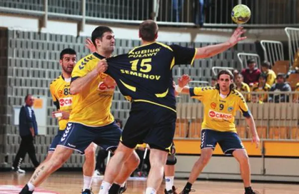 Cimos Koper se bo v polfinalu pomeril z ekipo  Celje Pivovarna Laško. 