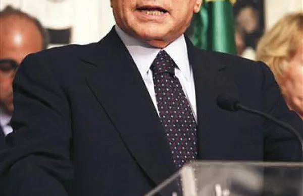 Silvio Berlusconi, ki  zanika vse obtožbe, je napovedal, da bo zaradi medijske odmevnosti primera tokrat le prihajal na sodišče, da pa ima čas  le ob ponedeljkih 