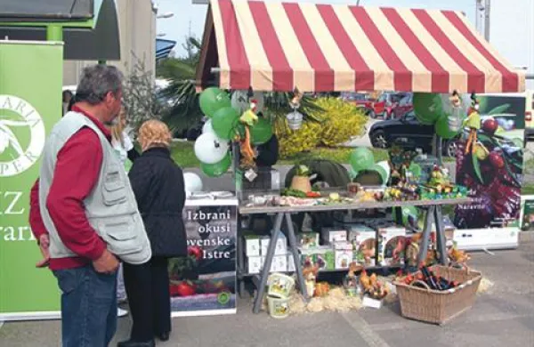 Danes so pred prostori Agrarie odprli vrtno sezono, s čimer želijo promovirati integrirano pridelavo.