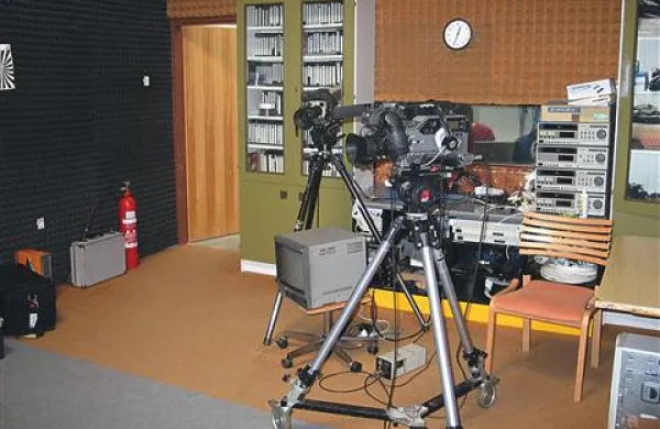Kamere kabelskega sistema Studia Proteus bodo na sejah postojnskega občinskega sveta zamenjale kamere TV Primorka.