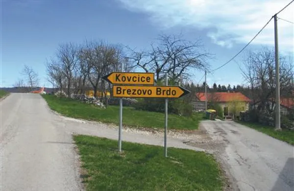 ... tabla za Kovčice pa se nahaja šele v Ritomečah, kjer  stoji tudi tabla za Brezovo Brdo