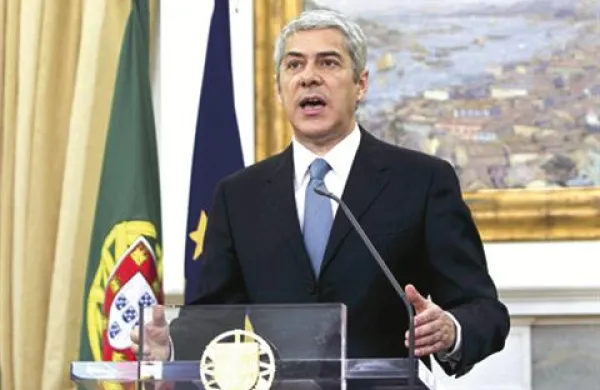 Portugalski premier v odstopu Jose Socrates je včeraj povedal, da državi preprosto ne preostane drugega, kot da zaprosi EU za finančno pomoč.