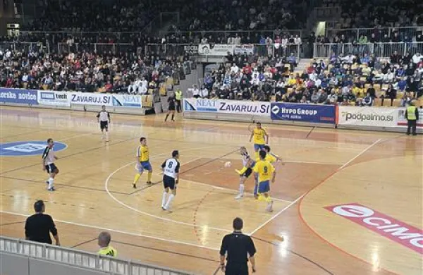 Tekma v 1. SFL med Bronxom in Izolo je konec lanskega leta postregla z rekordno gledanostjo. Bo ta rekord danes ali jutri padel?