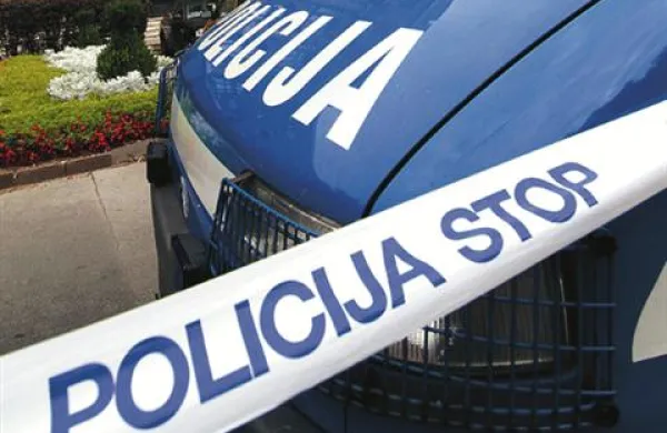 Policisti na volišču niso našli bombe. Fotografija je simbolična.