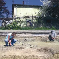 Ostanki rimske vile se zagotovo skrivajo tudi pod domačijo, ki jo bo Dars kmalu porušil v sklopu gradnje novega vhoda v luko Koper.
