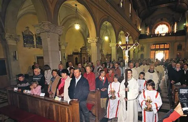 Na slovesnosti so obudili tudi spomin na procesijo, s katero so pred 60 leti podobo prinesli iz Solkana na Sveto Goro.