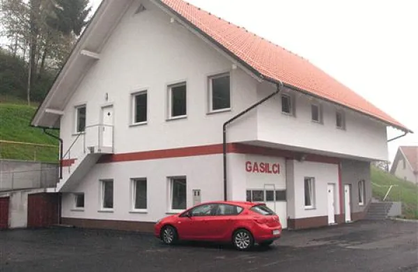 Funkcionalen, Bukovcem prijazen dom,  je vir številnih težav v občini Cerkno Foto: Saša Dragoš