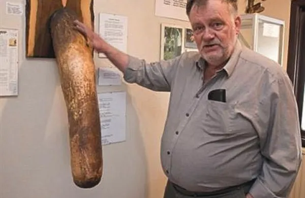 Na fotografiji penis modrega kita.