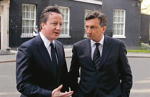 Borut Pahor na Downing Street, kjer se je srečal s predsednikom britanske vlade Davidom Cameronom.