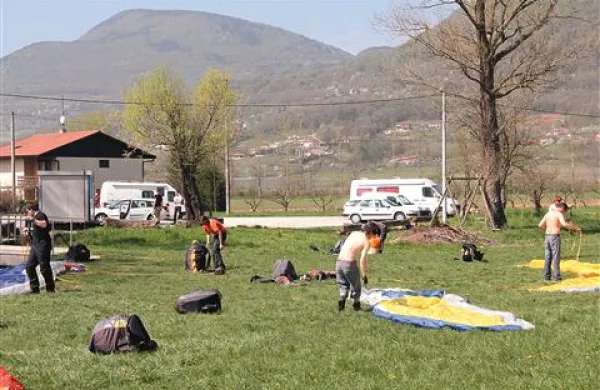 Tako padalci kot KS opozarjajo, da je treba začeti urejate celo območje. Direktorica sklada Nataša Leban je obljubila, da bo dala pobudo o razširitvi projekta. 