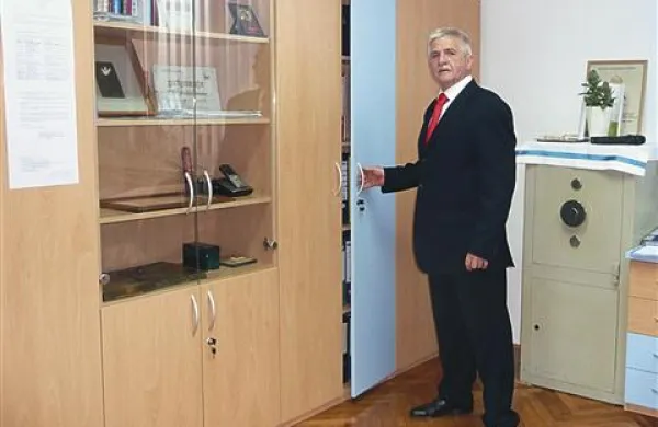 Prenovljeno stavbo, v kateri deluje   KS Jagodje-Dobrava, je Maks Filipčič krajanom pokazal   minuli petek.