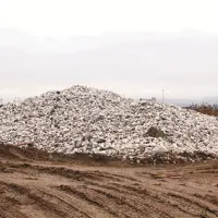 V začetku maja bodo del morskega dna ob semedelski promenadi prekrili z rečnim prodom.