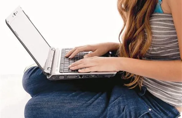 Uporabnice socialnih omrežij je omrežil 23-letni Idrijčan, ki jih je nato okradel.