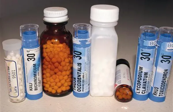 Homeopatska zdravila so v obliki kroglic in tekočin