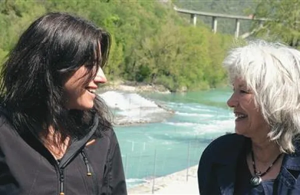 Anja in Nadja, Soča sooča