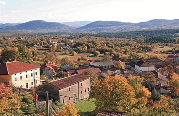 SLS poziva vlado, naj še enkrat razmisli o možnosti, da bi pri Evropski komisiji sprožila postopek za uvedbo zaščitnih ukrepov v zvezi s trgom nepremičnin na Krasu.