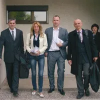 Do 10. maja bodo pripravili strategijo obrambe (z leve): odvetnik Branko Gvozdić, Eva Popovič, odvetnik Luka Zajc, odvetnik Gorazd Gabrič in Laura Ban