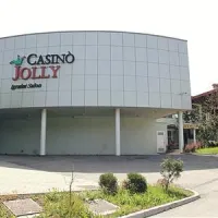 Igralnico so dopolnjevali hotel, bazen, masažni salon ...