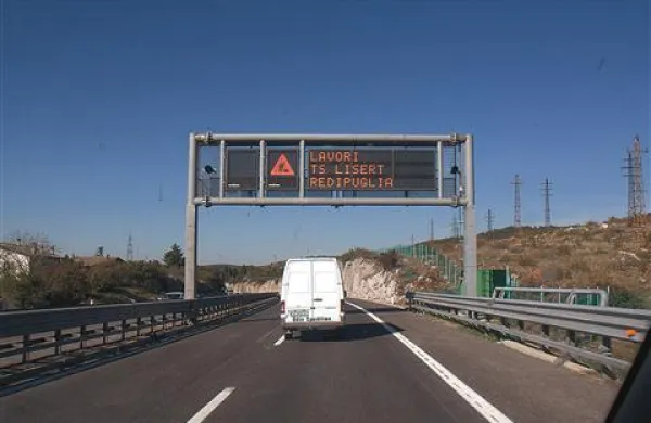 Zaradi novih elektronskih merilnih naprav na italijanskih avtocestah že poročajo o umirjanju hitrosti in manjšemu številu nesreč 