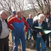 Konec marca in prve dni v aprilu je Terna poslala nekaj svojih inženirjev na zemljišča pri Vižovljah in Šempolaju, a so jih domačini ustavili in jim povedali svoje zahteve.