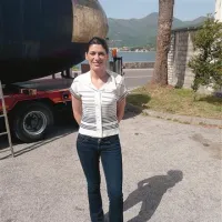 Martina Gamboz iz Pomorskega muzeja Sergeja Mašere je spremljala pripravo in odhod podmornice v Slovenijo. Muzej je celoten proces natančno dokumentiral, iz posnetega materiala pa naj bi nastal tudi dokumentarni film. 