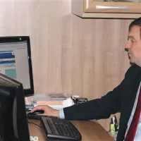 Darko Bradassi je  Slomedio  ustanovil pred slabimi tremi leti. Danes beleži   100.000 obiskov na mesec.