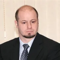Aleš Mlinarič: “Če želijo lekarne slediti posodabljanju po vzoru razvitih držav,  potrebujejo denar. LZS se zavzema za razvoj stroke, ne pa za preobrazbo lekarn v trgovine.”      