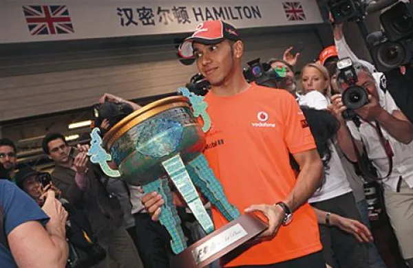 Britanec Lewis Hamilton (McLaren-Mercedes) je zmagovalec tretje letošnje dirke sezone svetovnega prvenstva formule 1. 