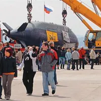 Prihod podmornice P-913 v Pivko je pritegnil veliko zanimanja.