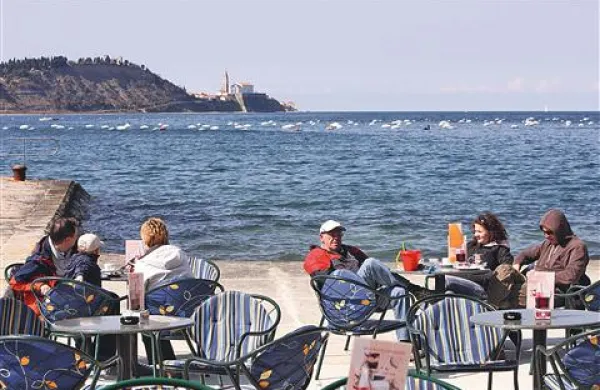 Slovenija je priljubljena destinacija za Italijane, medtem ko Slovenci najraje zahajajo na Hrvaško. 