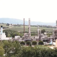 V bližnji prihodnosti utegnejo Kemiplasove dimnike  zamenjati luknje v golf igrišču. Takšna ureditev naj bi bila primerna tudi zato, ker gre za  industrijsko degradirano območje. 