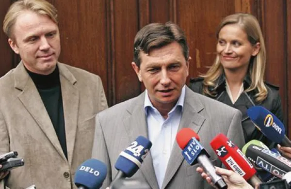 Gregor Golobič je Borutu Pahorju in Katarini Kresal predlagal, da bi vsi trije odstopili kot člani vlade. 