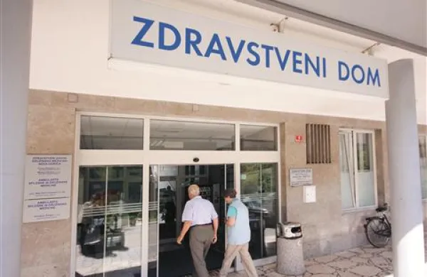 Novogoriški zdravstveni  dom ima naloženih 5,6 milijona evrov, večinoma  za načrtovano gradnjo prizidka. Obresti so lani nanesle skoraj 178.000 evrov. 