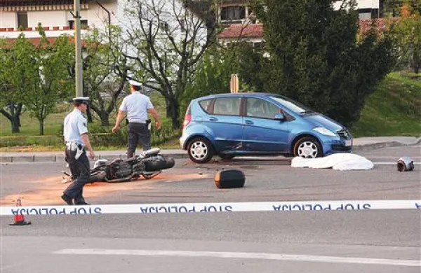 V Rožni Dolini umrl motorist