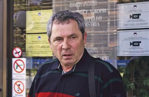 Habib Dedić, ki je junija 2008 nemočno gledal, kako mu podorajo ribiško osmico, je po sojenju dejal, da sta bila Kmekić in Donoval samo izvršitelja.