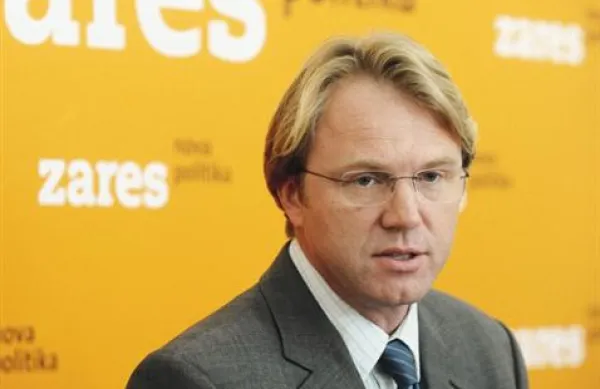 Gregor Golobič je sporočil, da bo odstopil z mesta ministra za visoko šolstvo. 