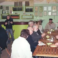 V Oljarni Hrvatin turiste povabijo v degustacijski prostor na vodeno okušanje različnih oljčnih olj.  