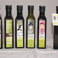 Paleta briških ekstra deviških oljčnih olj iz avtohtonih in udomačenih sort